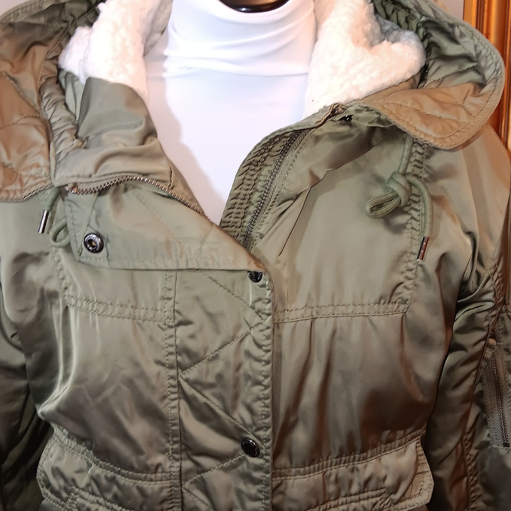 American Eagle Fleece‑Lined Hooded Bomber Jacket Size M –Army Green Outerwear - Picture 4 of 5